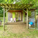 Κάμπινγκ Le Hameau Du Petit Lay 3*