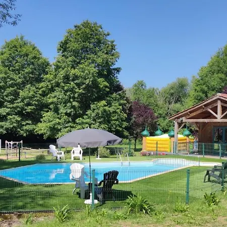 Campsite Le Hameau Du Petit Lay Mouchamps