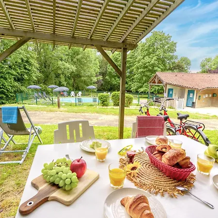 Campsite Le Hameau Du Petit Lay