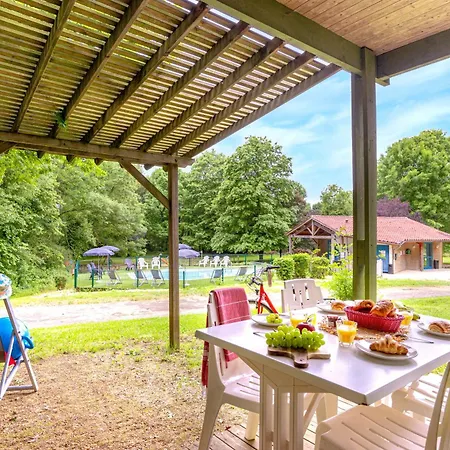 Campsite Le Hameau Du Petit Lay Mouchamps