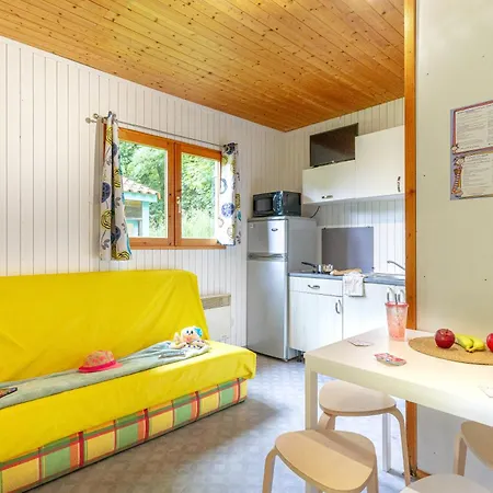 Campsite Le Hameau Du Petit Lay Mouchamps