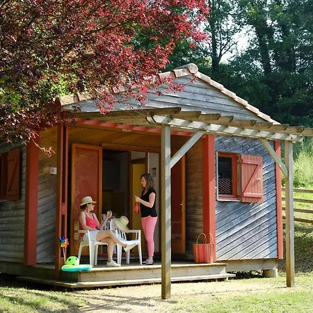 Campsite Le Hameau Du Petit Lay Mouchamps