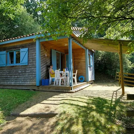 Campsite Le Hameau Du Petit Lay 3*