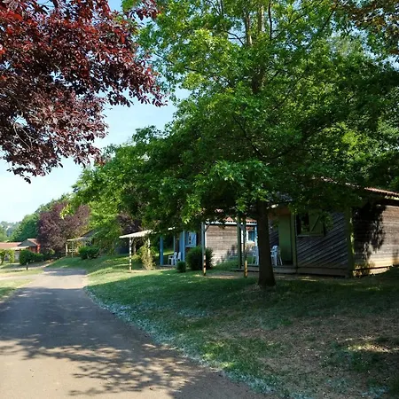 Le Hameau Du Petit Lay Campsite