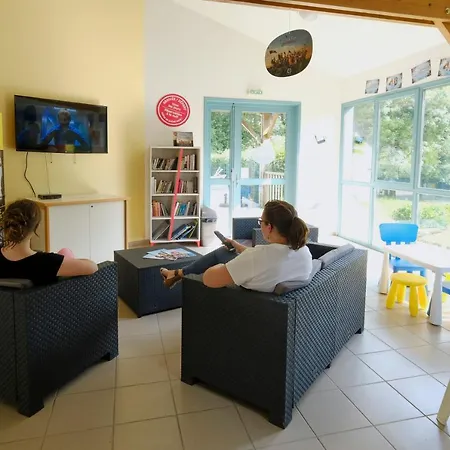 Campsite Le Hameau Du Petit Lay 3*