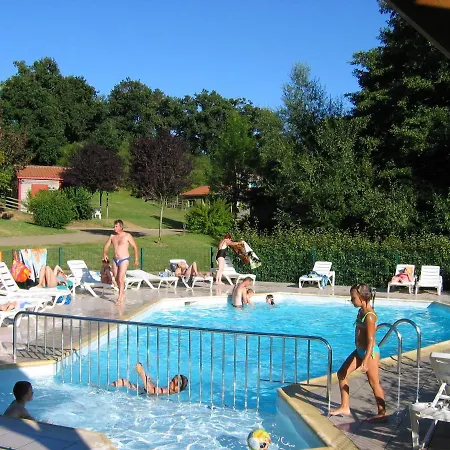 Campsite Le Hameau Du Petit Lay Mouchamps