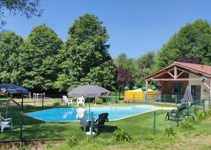 Кемпинг Le Hameau Du Petit Lay Mouchamps