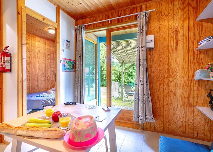 Кемпинг Le Hameau Du Petit Lay Mouchamps