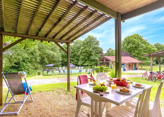 مكان تخييم Le Hameau Du Petit Lay Mouchamps
