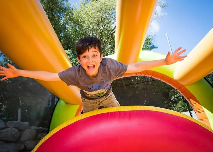 Le Hameau Du Petit Lay Кемпинг