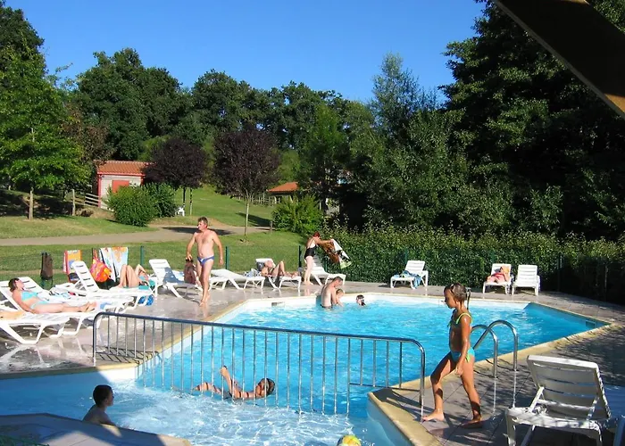 Кемпинг Le Hameau Du Petit Lay Mouchamps